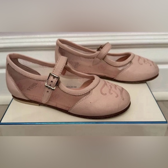 Fendi Girls Pink Leather Mary Jane Flats FF Logo EU 26 US 9 - Picture 4 of 4
